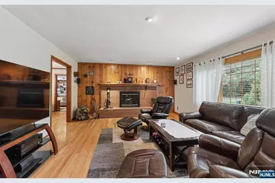 17 River Drive, Elmwood Park, NJ 07407 - Photo 9