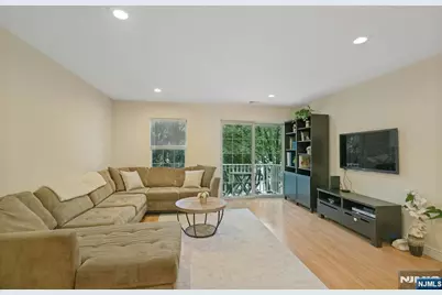 2262 Nash Court, Mahwah, NJ 07430 - Photo 9