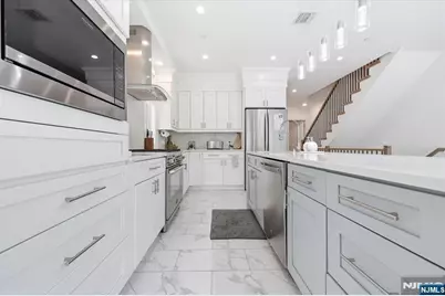 30 Lafayette Avenue, Cliffside Park, NJ 07010 - Photo 11