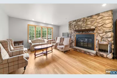 89A Forsythia, Paramus, NJ 07652 - Photo 3