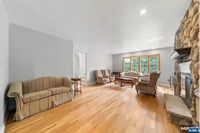 89A Forsythia, Paramus, NJ 07652 - Photo 5