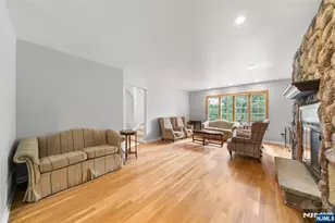 89A Forsythia, Paramus, NJ 07652 - Photo 5