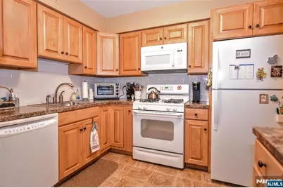 279 Collignon Way 5 #5, River Vale Township, NJ 07675 - Photo 7