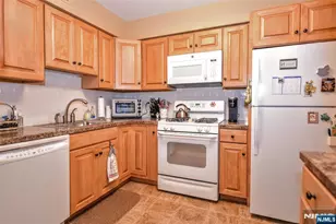 279 Collignon Way 5, River Vale Township, NJ 07675 - Photo 7
