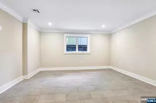 211 Warwick Ave 1, Fort Lee, NJ 07024 - Photo 29