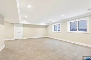 211 Warwick Ave 1, Fort Lee, NJ 07024 - Photo 27