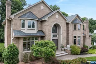 527 Lydia Ln, Wyckoff Township, NJ 07481 - Photo 3