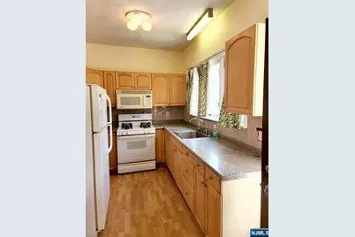 653 New York Avenue, Lyndhurst Township, NJ 07071 - Photo 9