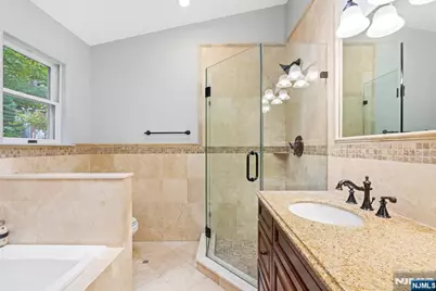 477 Undercliff Avenue, Edgewater, NJ 07020 - Photo 17