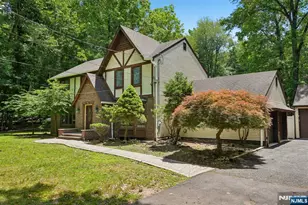 27 Chestnut Ave, Old Tappan, NJ 07675 - Photo 3