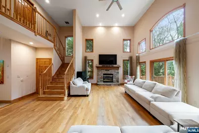 325 Cooper Place, Paramus, NJ 07652 - Photo 15