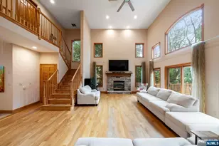 325 Cooper Pl, Paramus, NJ 07652 - Photo 15