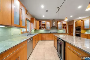 325 Cooper Pl, Paramus, NJ 07652 - Photo 11