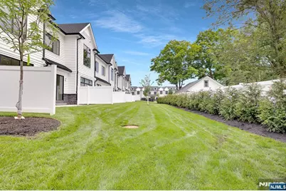 16 Feldman, Paramus, NJ 07652 - Photo 25