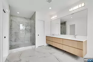 16 Feldman, Paramus, NJ 07652 - Photo 9
