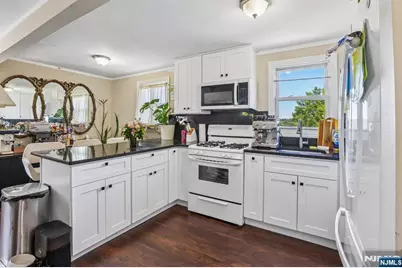 481 Macarthur Avenue 2 #2, Garfield, NJ 07026 - Photo 5