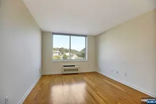 512 Hudson Park 512, Edgewater, NJ 07020 - Photo 5