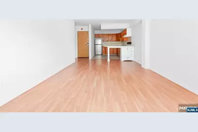 333 Grand Avenue 3Q #3Q, Palisades Park, NJ 07650 - Photo 5