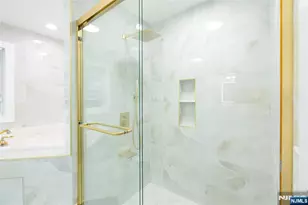 19 Coles Ct, River Edge, NJ 07661 - Photo 9