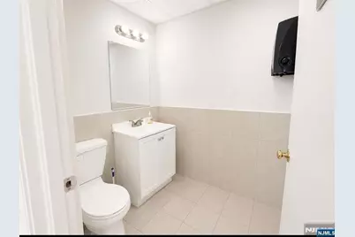 23 N Farview 6 #6, Paramus, NJ 07652 - Photo 9