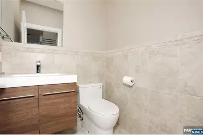 423 Lafayette Avenue, Cliffside Park, NJ 07010 - Photo 23