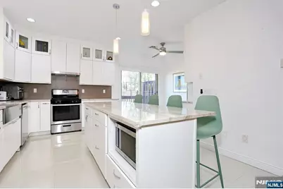 423 Lafayette Avenue, Cliffside Park, NJ 07010 - Photo 15