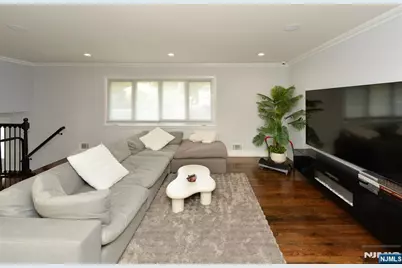 154 Middlesex Avenue, Paramus, NJ 07652 - Photo 3