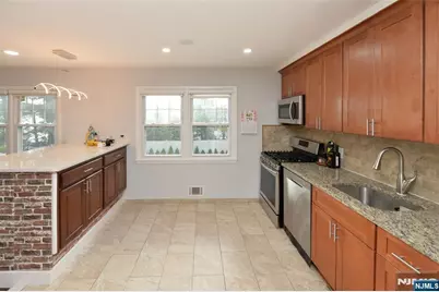 154 Middlesex Avenue, Paramus, NJ 07652 - Photo 7