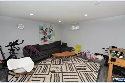 154 Middlesex Avenue, Paramus, NJ 07652 - Photo 17