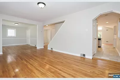 48 Momar Drive, Bergenfield, NJ 07621 - Photo 5