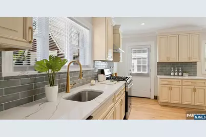 206 Lakeview Avenue, Leonia, NJ 07605 - Photo 7