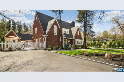206 Lakeview Avenue, Leonia, NJ 07605 - Photo 3
