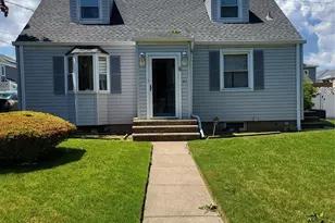 21 Woodland Dr, Hasbrouck Heights, NJ 07604 - Photo 1