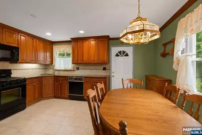 262 Linden Place, New Milford, NJ 07646 - Photo 7