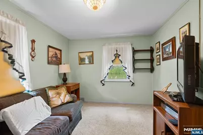 262 Linden Place, New Milford, NJ 07646 - Photo 17