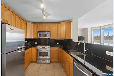 6415 City Place 6415 #6415, Edgewater, NJ 07020 - Photo 3