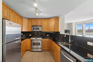 6415 City Pl 6415, Edgewater, NJ 07020 - Photo 3