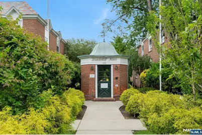185 E Palisade Avenue D11B #D11B, Englewood, NJ 07631 - Photo 17