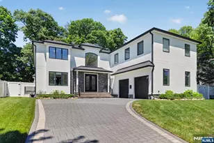 457 Lincoln Dr, Paramus, NJ 07652 - Photo 3