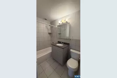 2348 Linwood Avenue 6O #6O, Fort Lee, NJ 07024 - Photo 5