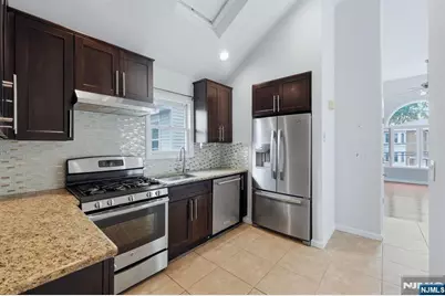 410 Lafayette Avenue 2 #2, Cliffside Park, NJ 07010 - Photo 7