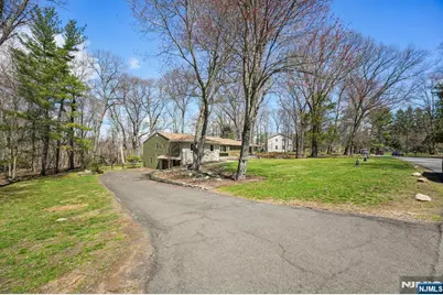 217 Osage Lane, Franklin Lakes, NJ 07417 - Photo 3