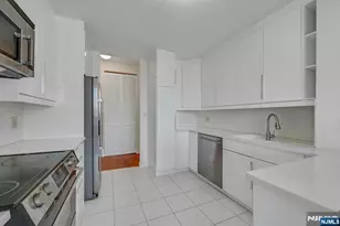 100 Carlyle 5L-N, Cliffside Park, NJ 07010 - Photo 11