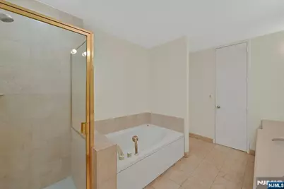 100 Carlyle 5L-N #5L-N, Cliffside Park, NJ 07010 - Photo 17