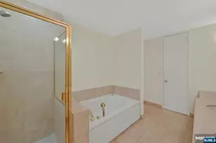 100 Carlyle 5L-N, Cliffside Park, NJ 07010 - Photo 17