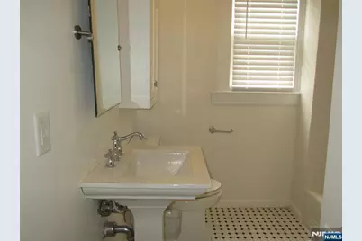 23 Highland Cross 1st Fl #1st Fl, Rutherford, NJ 07070 - Photo 15