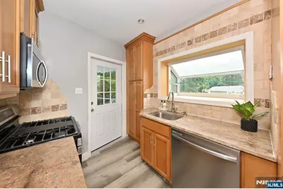 221 Lakeview Drive, Ridgewood, NJ 07450 - Photo 5