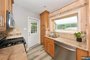 221 Lakeview Dr, Ridgewood, NJ 07450 - Photo 5