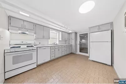 271 Travers Place, Lyndhurst Township, NJ 07071 - Photo 33