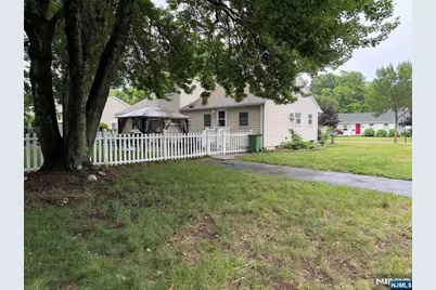 208 Lawrence Drive, Paramus, NJ 07652 - Photo 21